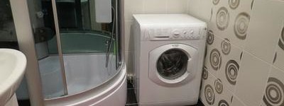 Как сделать уютной маленькую ванную комнату с душевой кабиной и стиральной машиной?