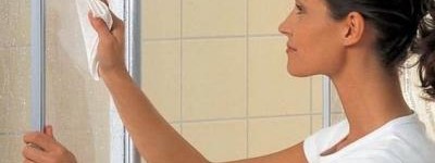 Какие средства выбрать: чем отмывать душевую кабину?