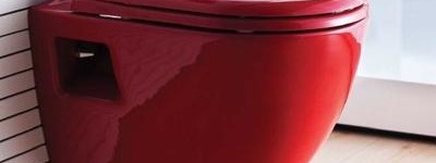 Яркое решение для интерьера — красный унитаз для неординарных личностей: примеры моделей